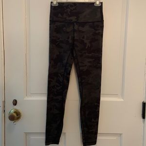 Lululemon women’s size 6 green camo leggings